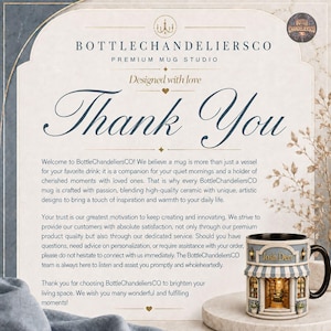 Peut inclure: Une carte de remerciement de BottleChandeliersCO avec un fond cr&egrave;me, du texte bleu fonc&eacute; et un petit logo. &Agrave; c&ocirc;t&eacute; de la carte se trouve une tasse en c&eacute;ramique con&ccedil;ue pour ressembler &agrave; une devanture avec un auvent ray&eacute; bleu et blanc.