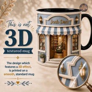 Peut inclure: Une tasse en c&eacute;ramique lisse avec un motif imprim&eacute; repr&eacute;sentant une devanture de librairie nomm&eacute;e Josh Derr, un auvent ray&eacute; bleu et blanc et des appliques murales. La tasse a une anse et un int&eacute;rieur noirs, avec un texte pr&eacute;cisant l'absence de relief.