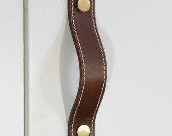 Caracu Contrast-Stitched Brown Leather Door Pull