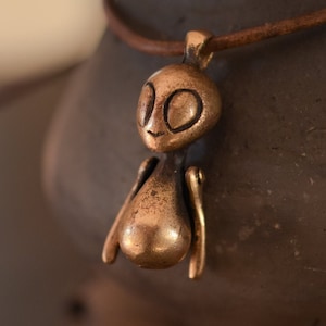 Alien - Articulated arms Massive bronze pendant -