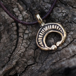 Romeinse lunula-hanger - brons - replica maanhanger gevonden