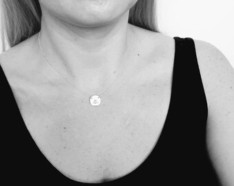 Collier en argent recyclé CIRCLE + BEE | collier d’abeille en argent recyclé | collier en argent recyclé | collier cercle d’abeille en argent recyclé