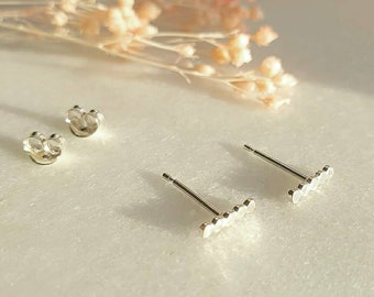 Flat DOT LINE clous argentés | petites boucles d’oreilles à clous de ligne en argent | | minimale minuscules goujons en argent | petites boucles d’oreilles en barre d’argent | goujons de ligne