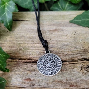 Viking Symbol Helm of Awe - Aegishjalmur - Pendant Necklace for Men Women Teens - Viking Power Symbol Protection Amulet Compass Staves