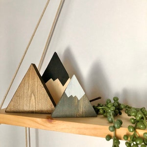 Mountain Shelf Sitter • Montagnes • Mini Montagnes • Chambre d’enfants• Baby-Sitter • Décor d’étagère • TOPS UNIQUEMENT en blanc de peinture noire