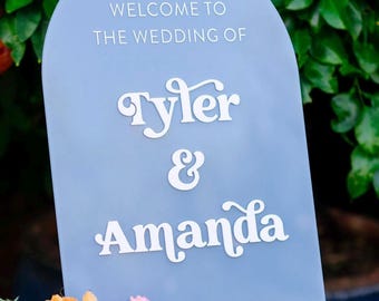 Plaque de bienvenue pour mariage en forme d'arche • Plaque de mariage en acrylique rétro • Plaque de réception • Décoration de fête rétro • Décorations de mariage • Signalisation du jour du mariage