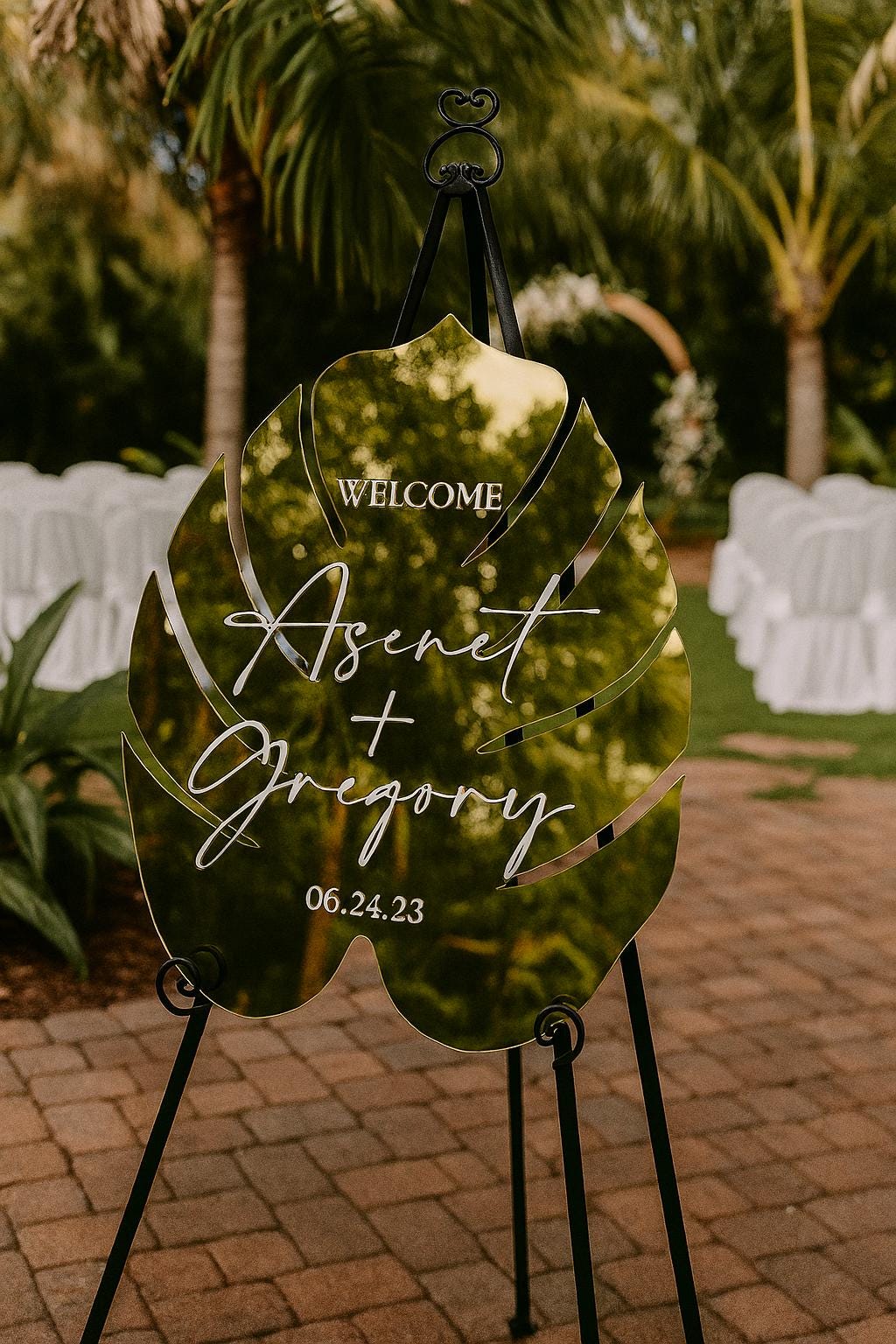 Monstera Leaf Welcome Sign