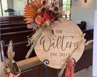 Round Wedding Welcome Sign • Wedding Sign • Neutral Wedding Sign • Hand Lettered Last Name Sign • Wedding Decorations • Engraved Signage