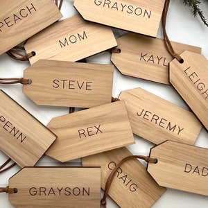 Etichetta per calza moderna incisa / Etichette per nome / Etichette Natale 2023 / Etichette regalo / Etichette regalo tagliate al laser / Etichette in legno / Etichette per calze acriliche