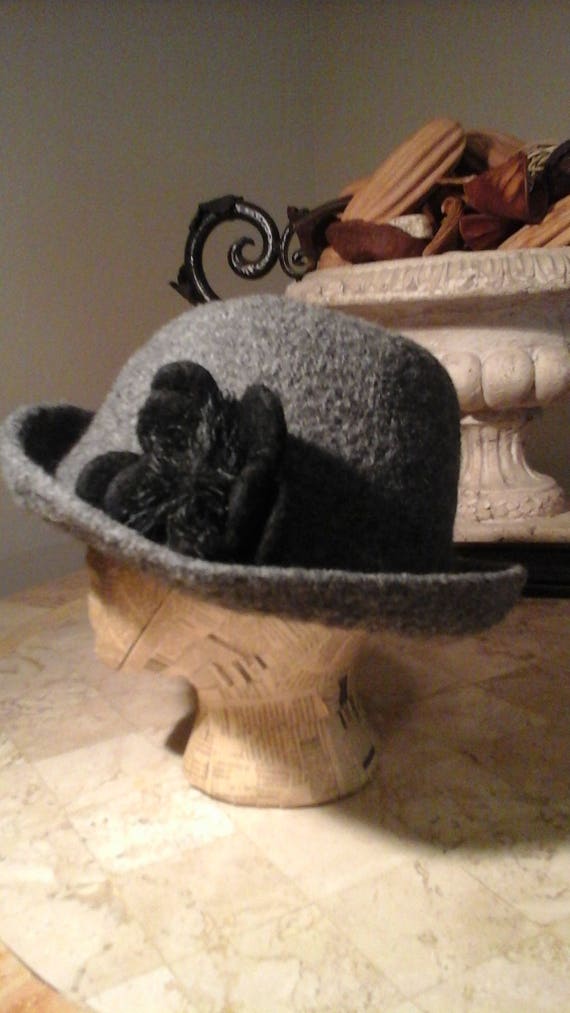 Sassy Gray felt hat with black flowers Women main image 2