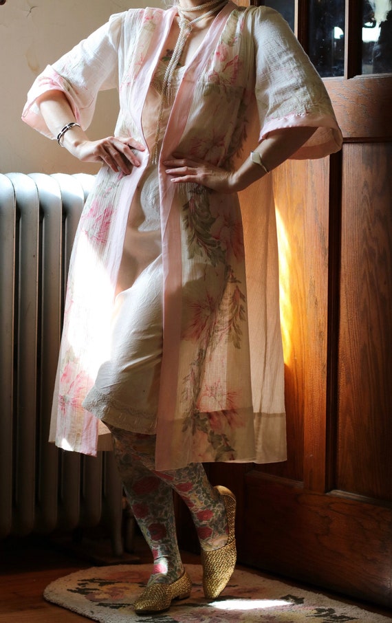 Vintage 1930s Hibiscus Crepe & Silk Robe