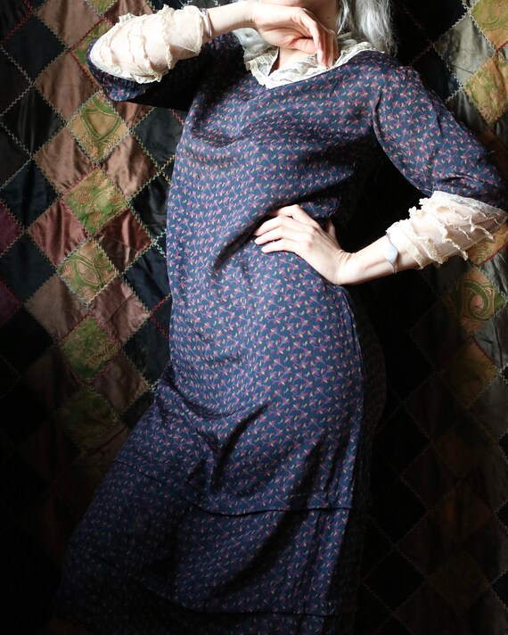 Vintage 1920s Art Deco Print Silk & Lace Dress