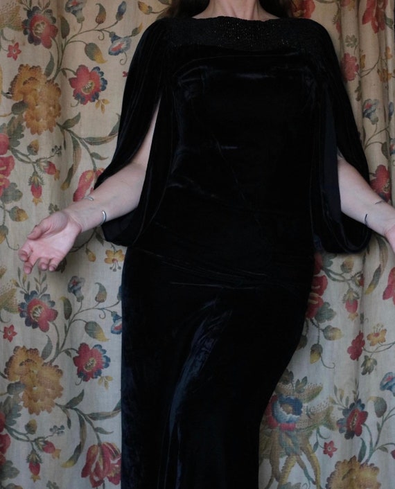 Vintage 1930s Black Velvet Peekaboo Sleeve Dress … - image 2