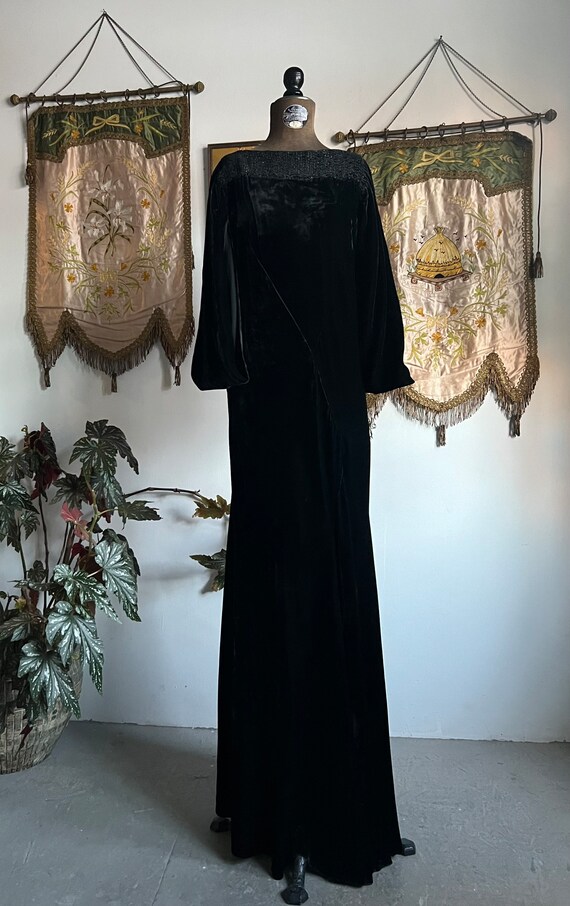 Vintage 1930s Black Velvet Peekaboo Sleeve Dress … - image 3