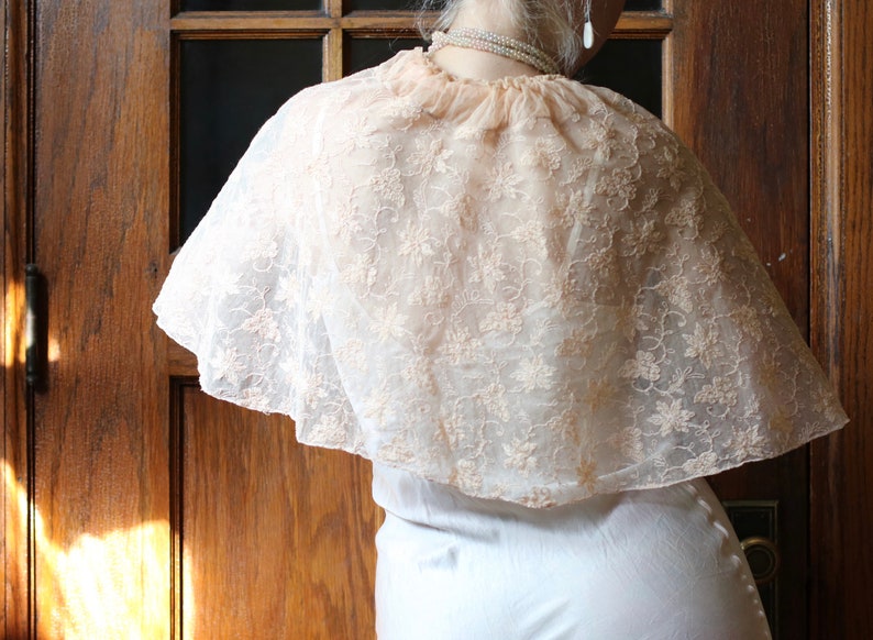 Vintage 1930s Peach Tambour Lace Caplette