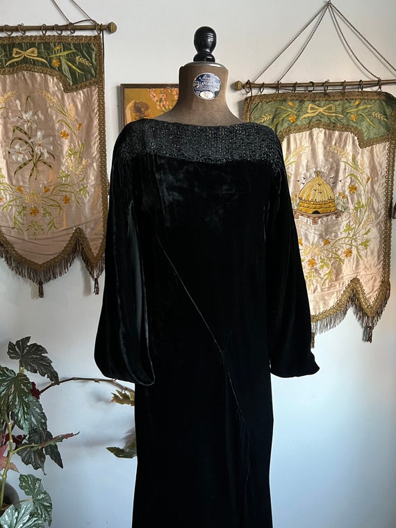 Vintage 1930s Black Velvet Peekaboo Sleeve Dress … - image 4