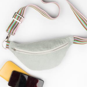 Bauchtasche aus Cord helles Mint/Salbei – handmade Gürteltasche, Crossbody Bag – Größe S/M/L , Innenfutter & Gurt wählbar