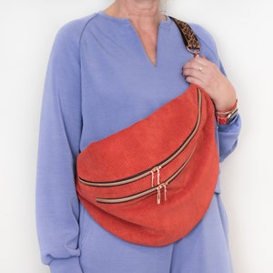 Bauchtasche Cord XL, Crossbody Tasche oversize, ziegelrot kupfer, große Sling Bag