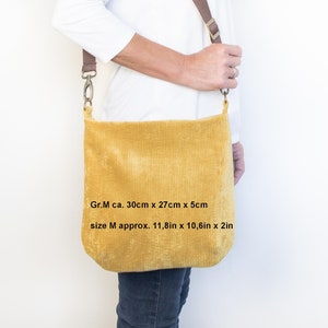 Senfgelbe Cordtasche – Handgemachte Unisex Umhängetasche mit Wechselgurt – Crossbody Shopper aus Cord