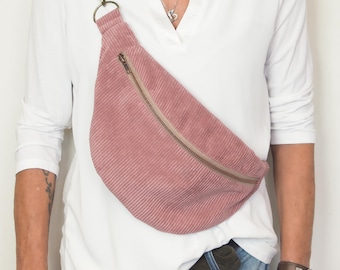 Sztruksowa saszetka biodrowa w kolorze starego różu, wysokiej jakości torba biodrowa, minimalistyczna torba na ramię