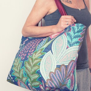 Beach bag XXL, shopper bag with zipper, water-repellent, foldable shopping bag, large bathing bag image 3