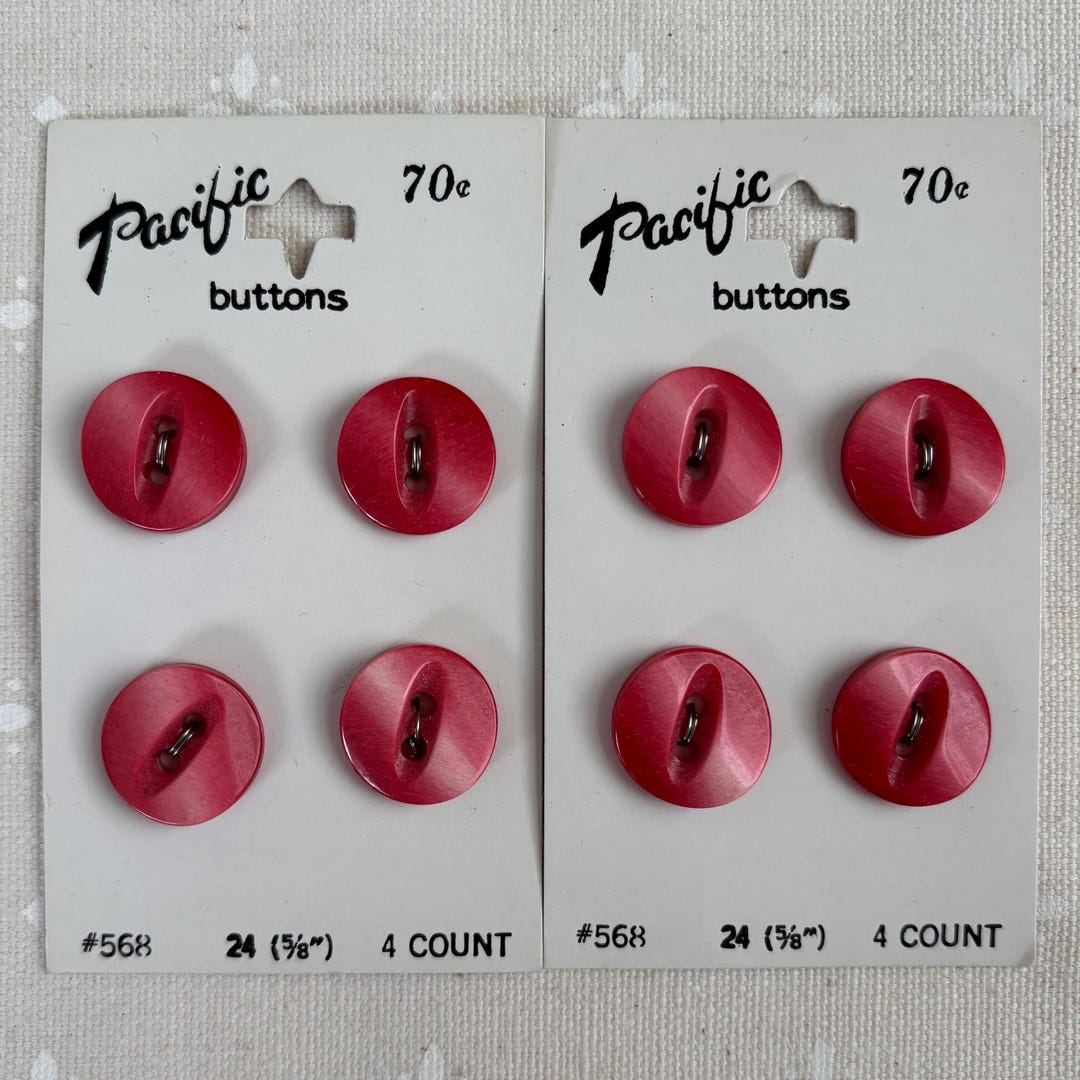 Look Button Soft Red