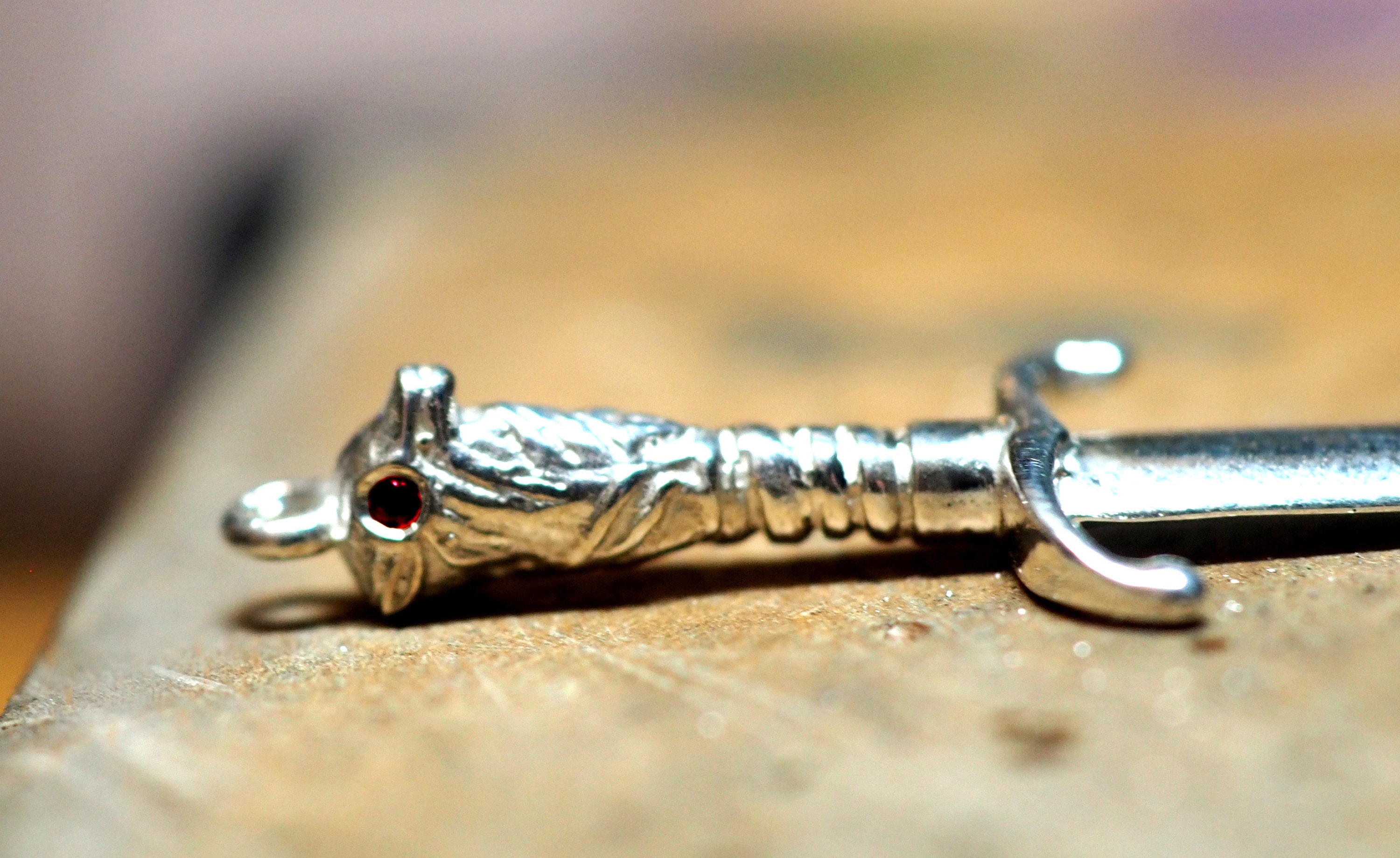 Longclaw Sword with Garnet Eyes