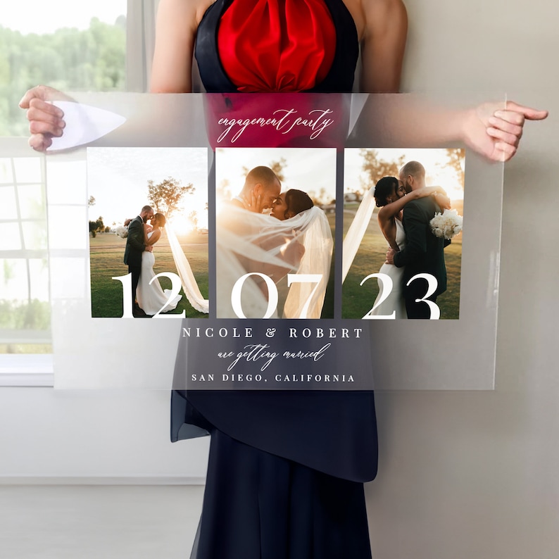 K&ouml;nnte beinhalten: Ein transparentes Acryl-Schild f&uuml;r eine Verlobungsfeier mit drei rechteckigen Fotofeldern eines Paares. Der Text lautet: engagement party, 12 07 23, NICOLE & ROBERT are getting married, SAN DIEGO, CALIFORNIA. Das Schild wird horizontal gehalten.