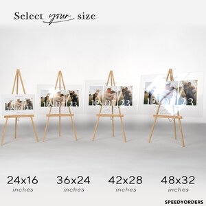K&ouml;nnte beinhalten: Vier rechteckige Hochzeitsschilder aus klarem Acryl auf Holzstaffeleien. Jedes Schild zeigt drei Hochzeitsfotos, das Datum 12.07.23 und Namen. Text: Select your size, 24x16 inches, 36x24 inches, 42x28 inches, 48x32 inches und SPEEDYORDERS.