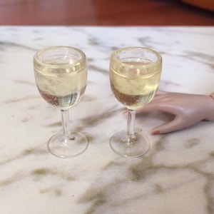 Set of two 1:4 scale white wine drinks fits 16"-17" fashion dolls or slim MSD BJD, 1/4 scale.