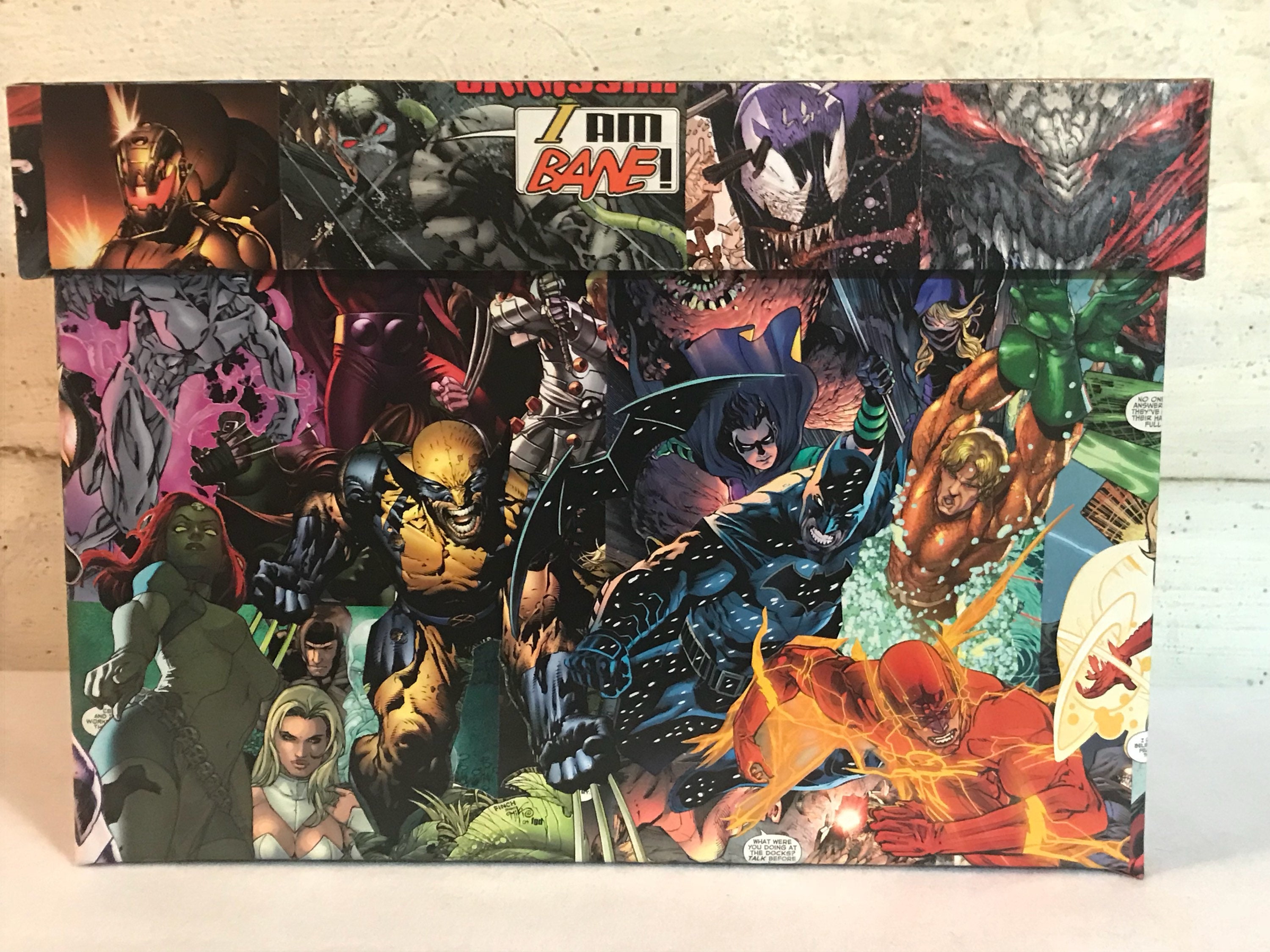 Scatola di archiviazione per fumetti DC/Marvel MASH-UP personalizzata. Scegli tutti i tuoi eroi e cattivi dc e marvel preferiti che desideri!