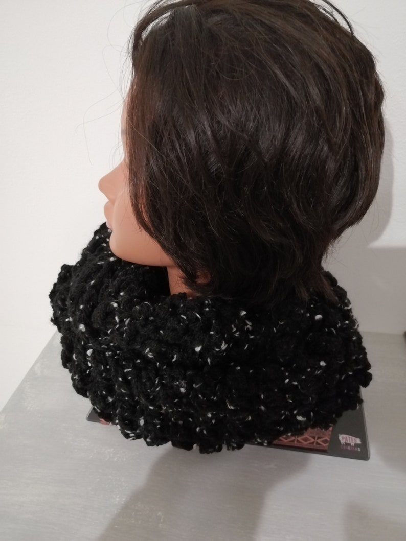 Crochet snood neck round