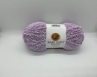 Hilo Boucle suave para bebé Lion Brand: lavanda, lila y morado