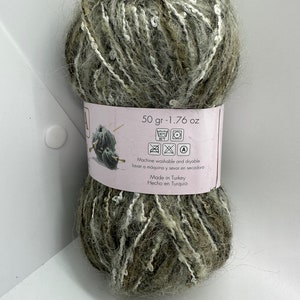 Vintage Yarn, Gala yarn in green. Mixed fibers. image 3