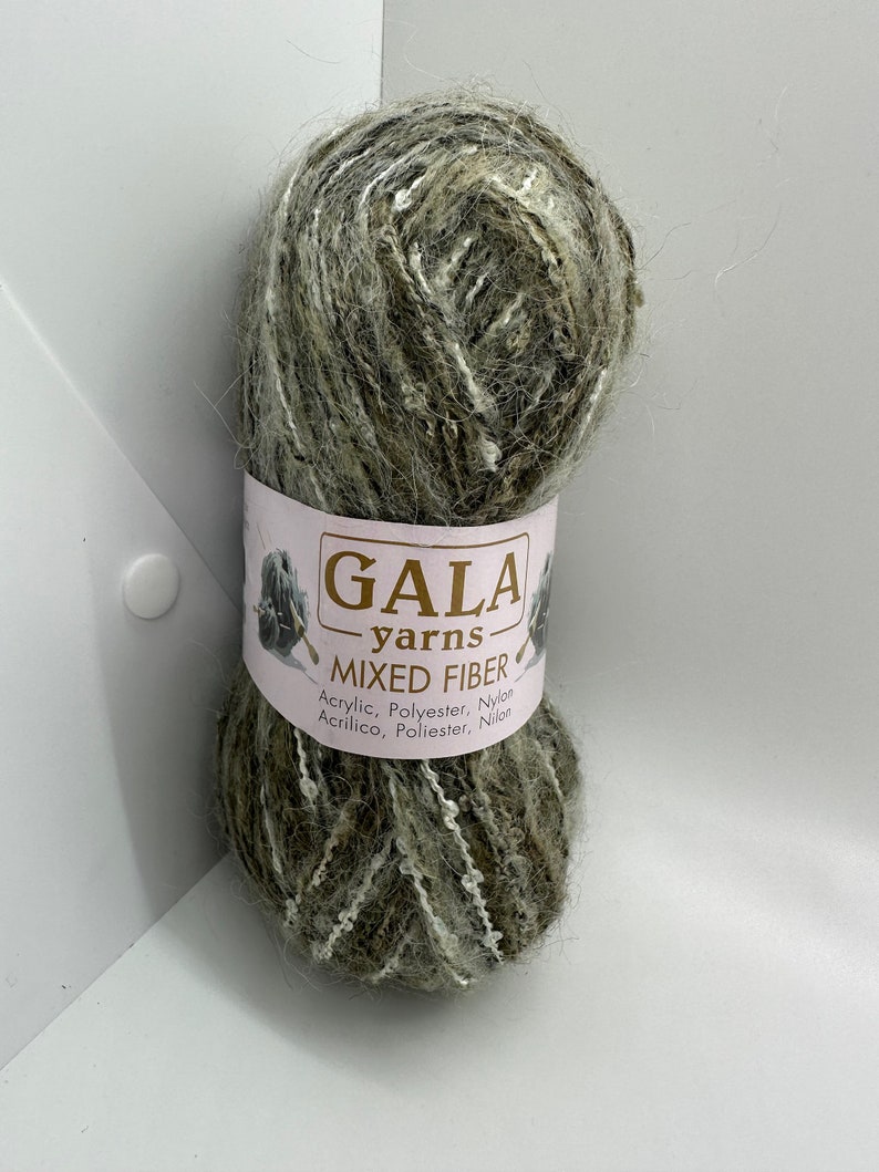 Vintage Yarn, Gala yarn in green. Mixed fibers. image 2