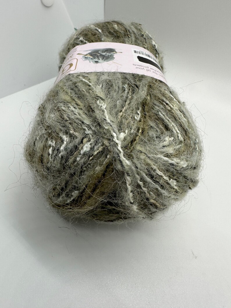 Vintage Yarn, Gala yarn in green. Mixed fibers. image 5