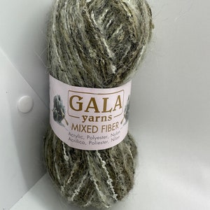 Vintage Yarn, Gala yarn in green. Mixed fibers. image 1