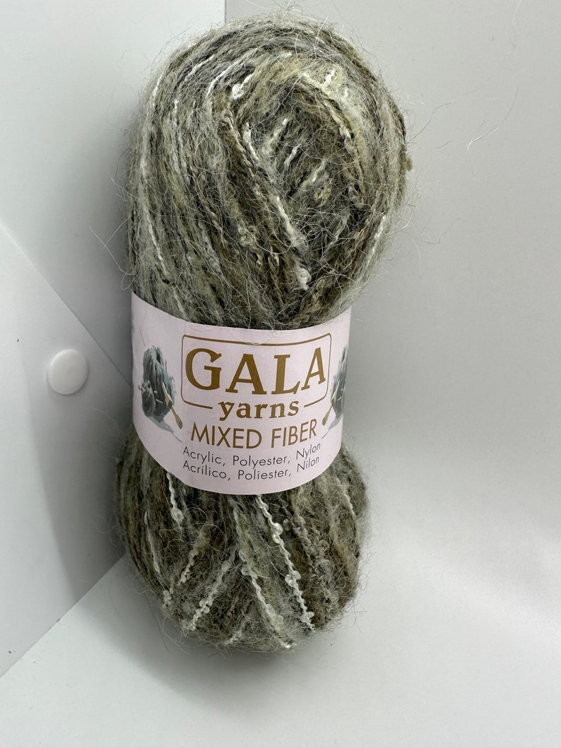 Vintage Yarn, Gala yarn in green. Mixed fibers. image 1