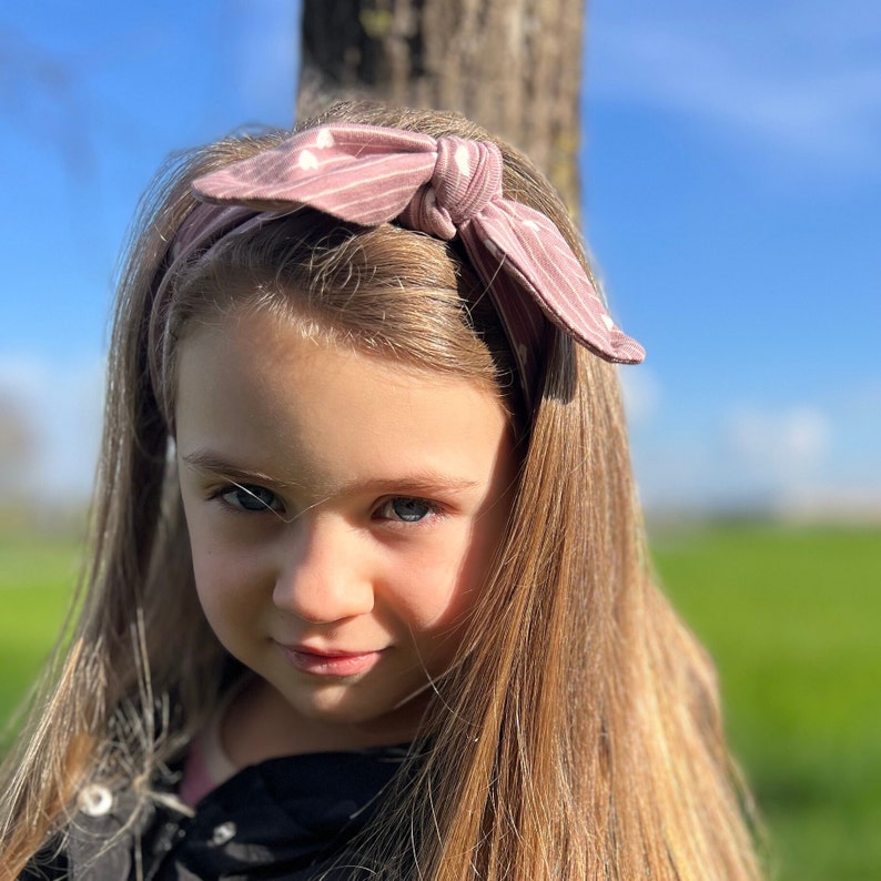 Little girl's hair band, adjustable with knot. image 3