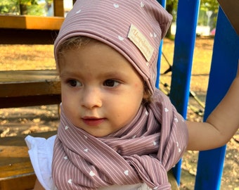 Cappellino bimba rosa con cuoricini. Completo berretto cotone e scaldacollo o sciarpa bambina.