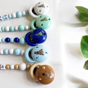 Baby Bear. Pacifier chain customizable with name. Wooden pacifier holder. Birth gift.