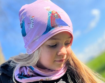 Complete hat and neck warmer for girls. Frozen spring cap, Elsa and Anna on the ice with Olaf.