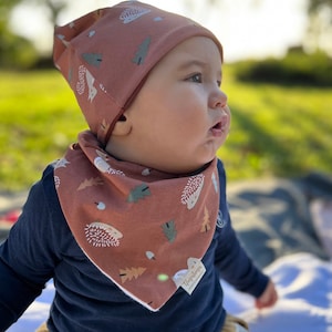 Baby hat and bandana with woodland animals. Gender free cotton baby hat. Birth gift.