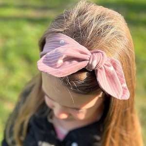 Little girl's hair band, adjustable with knot. image 2