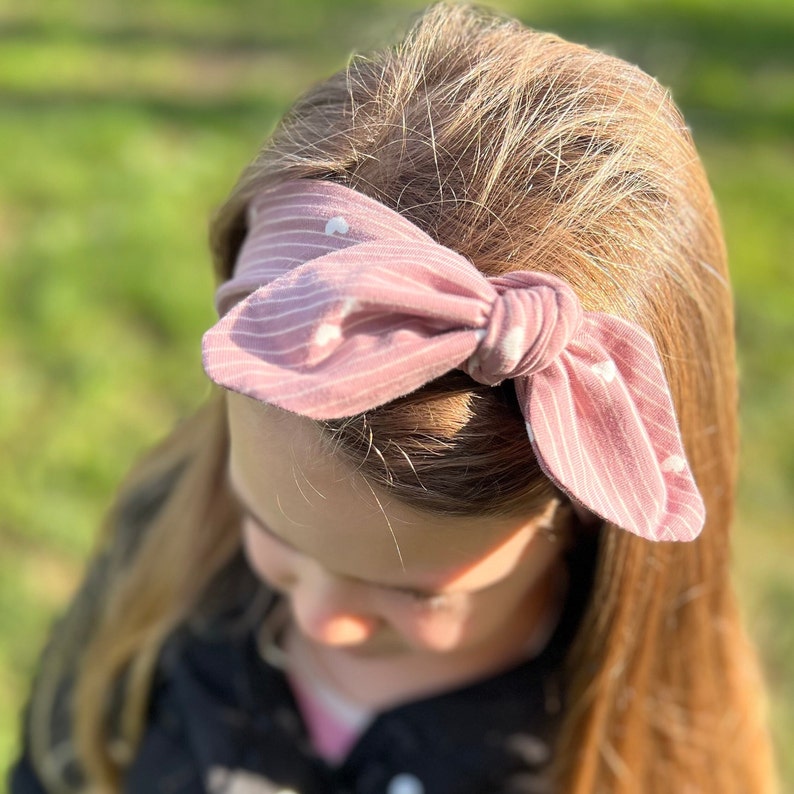 Little girl's hair band, adjustable with knot. image 2