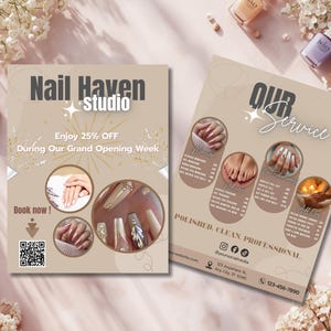 Può includere: Due volantini beige per un salone di unghie, "Nail Haven Studio", con immagini di unghie e piedi curati. Un volantino pubblicizza uno sconto del 25% durante la settimana di apertura. L'altro elenca i servizi. Accenti floreali e flaconi di smalto circondano i volantini.