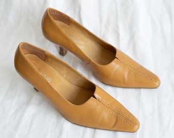 Vintage hellbraune Absätze, beige Lederpumps, Größe EUR 39/US8,5
