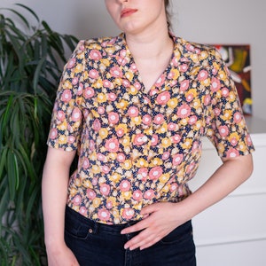 Vintage Bunte Blumen Kurzarm Bluse, Button Up T-Shirt Grösse S/M 70s