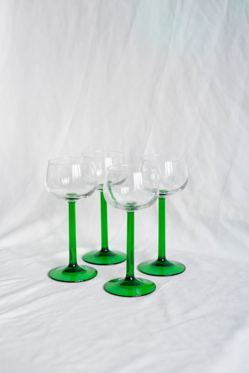 Ensemble de 4 verres à vin vintage à pied vert, Luminarc grands verres fabriqués en France, années 70 image 4