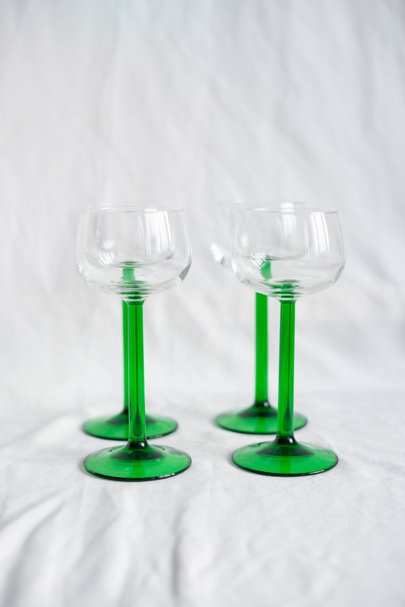 Ensemble de 4 verres à vin vintage à pied vert, Luminarc grands verres fabriqués en France, années 70 image 2